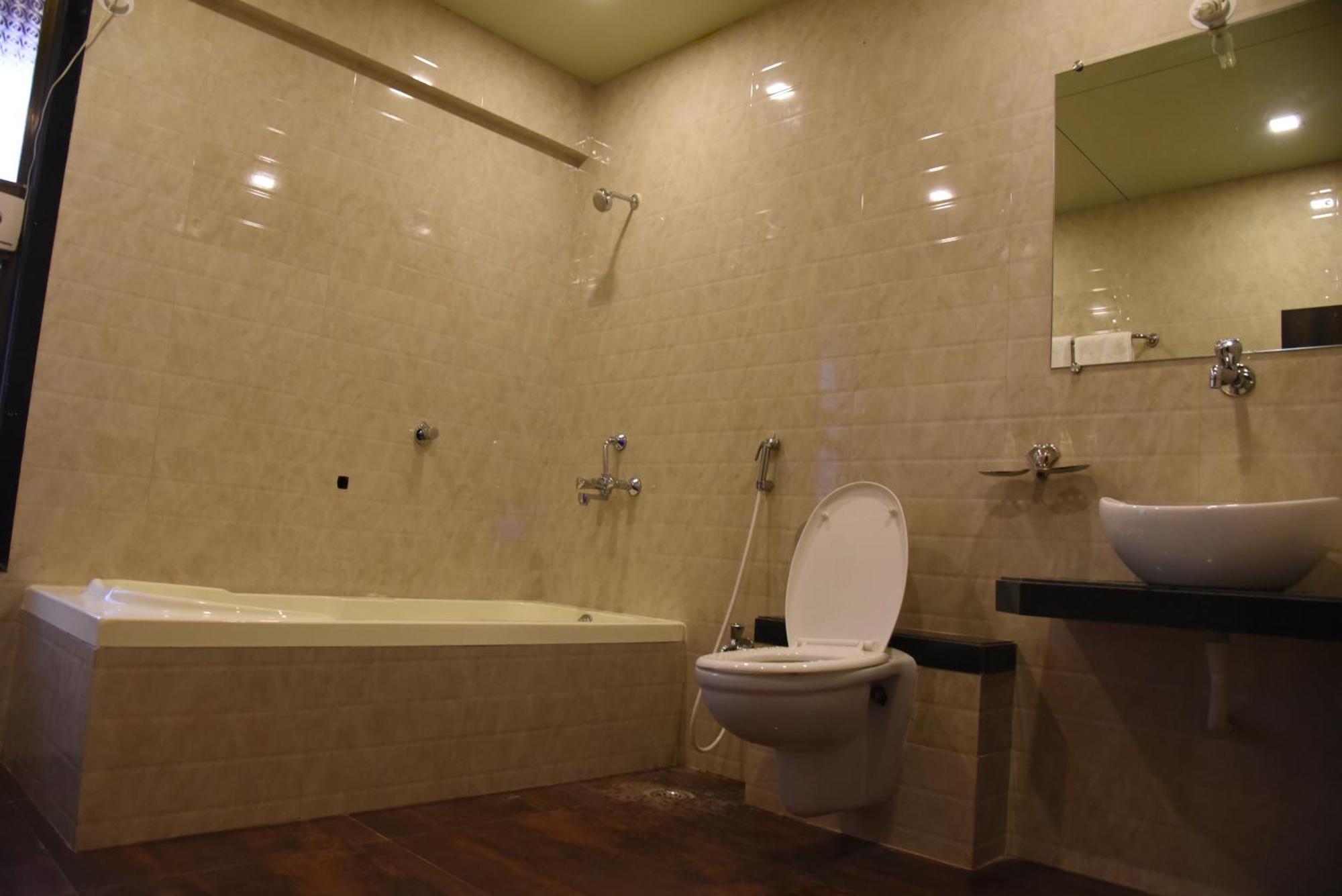 Hotel K D Residency Kalyān Esterno foto