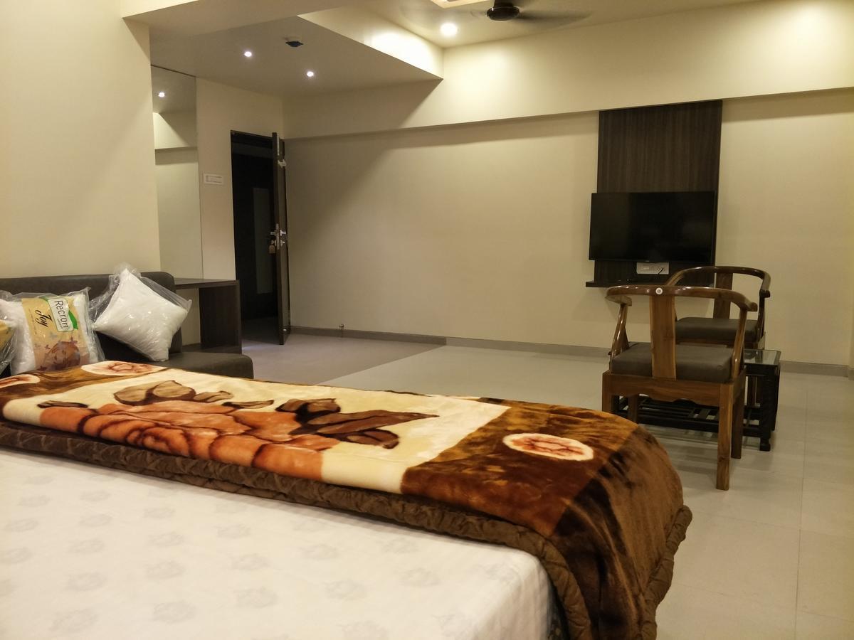 Hotel K D Residency Kalyān Esterno foto