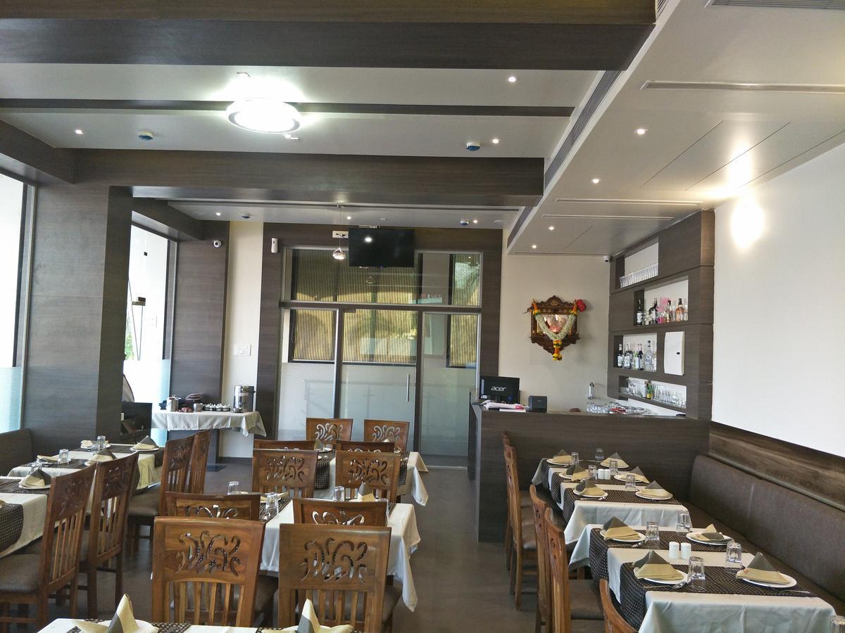 Hotel K D Residency Kalyān Esterno foto