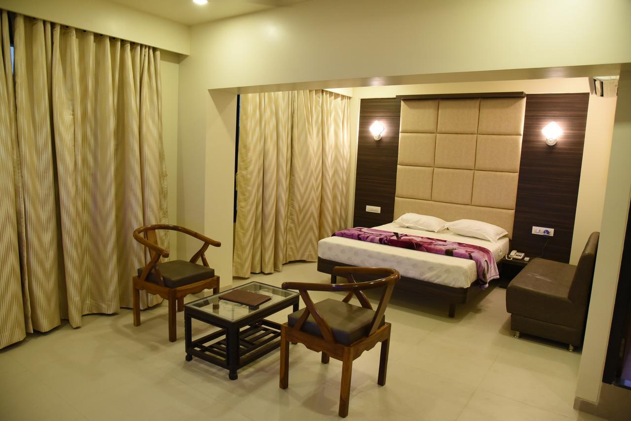 Hotel K D Residency Kalyān Esterno foto