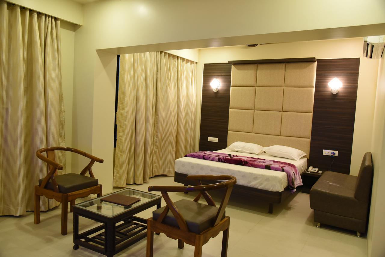 Hotel K D Residency Kalyān Esterno foto