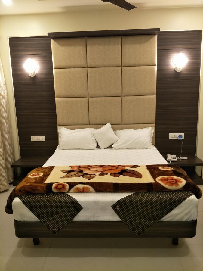 Hotel K D Residency Kalyān Esterno foto