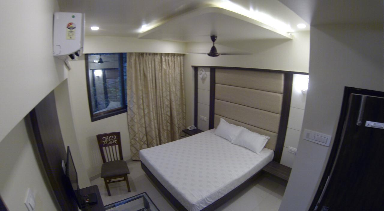 Hotel K D Residency Kalyān Esterno foto