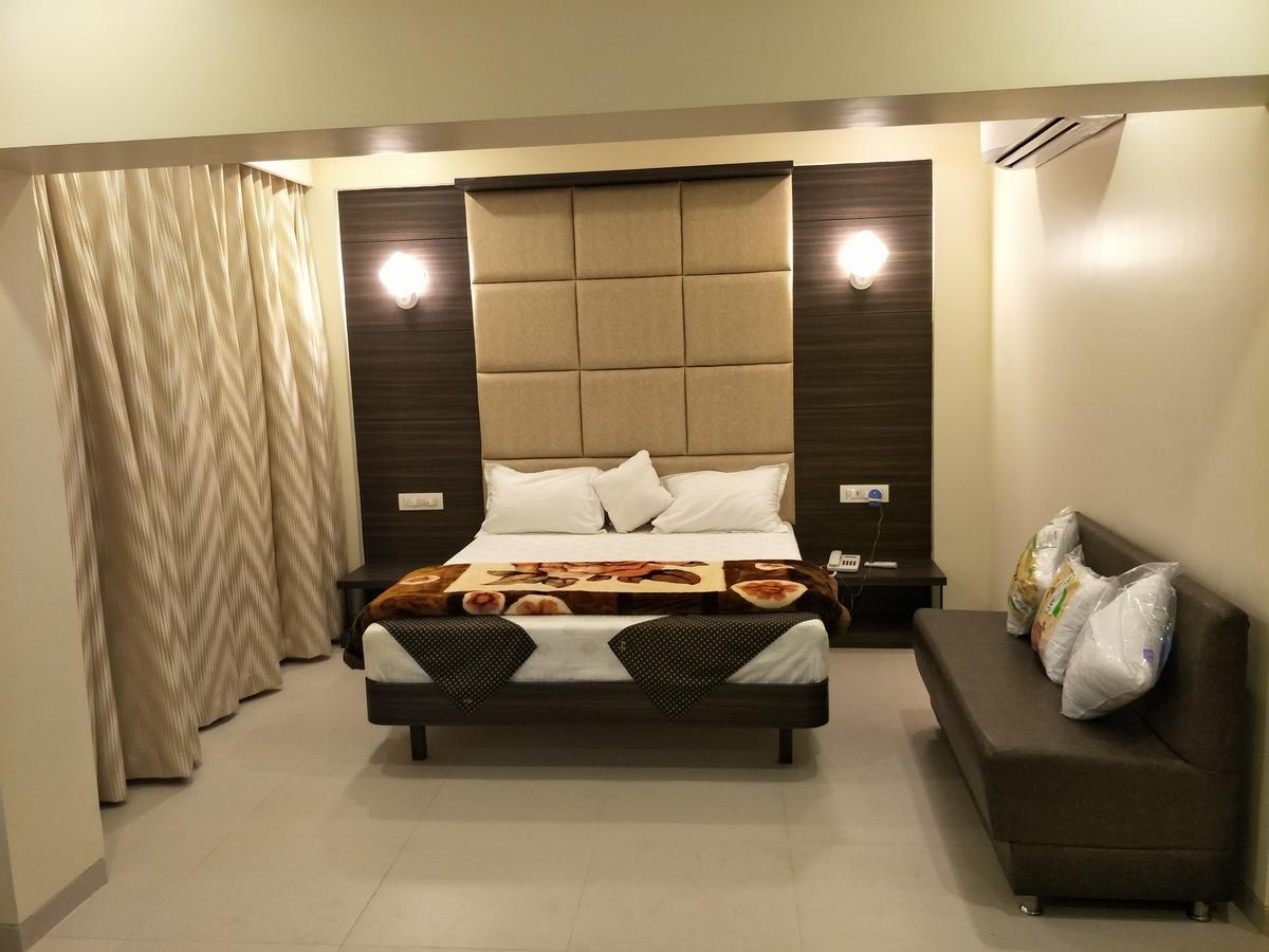 Hotel K D Residency Kalyān Esterno foto