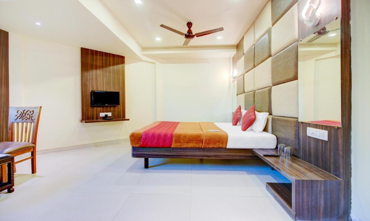 Hotel K D Residency Kalyān Esterno foto