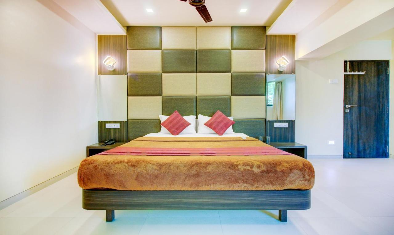 Hotel K D Residency Kalyān Esterno foto